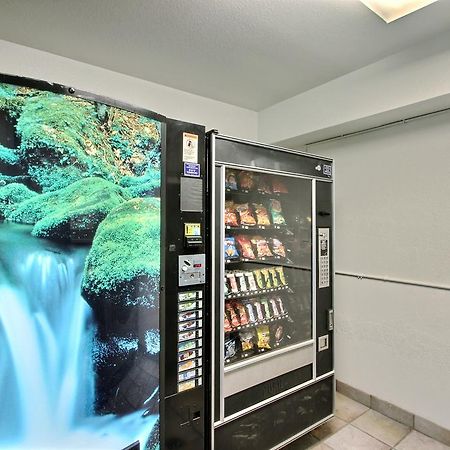 Motel 6 Milwaukee West - Брукфилд Экстерьер фото