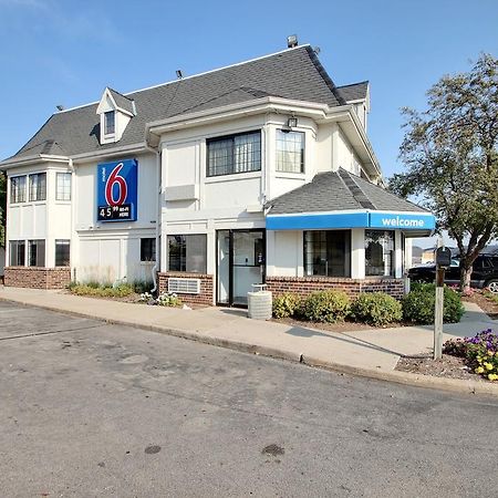 Motel 6 Milwaukee West - Брукфилд Экстерьер фото