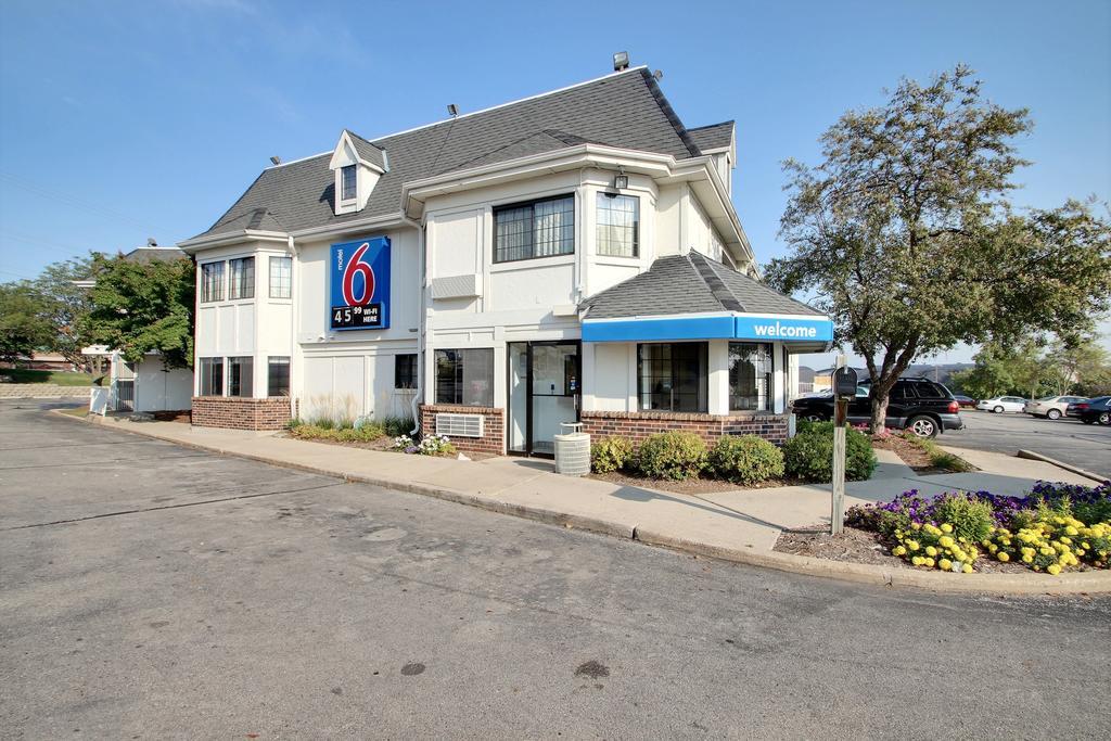 Motel 6 Milwaukee West - Брукфилд Экстерьер фото