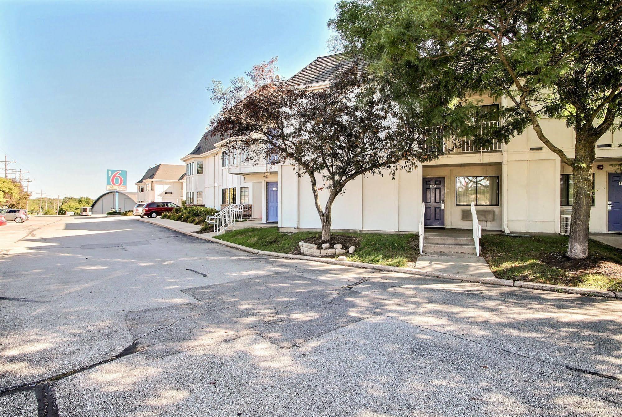 Motel 6 Milwaukee West - Брукфилд Экстерьер фото